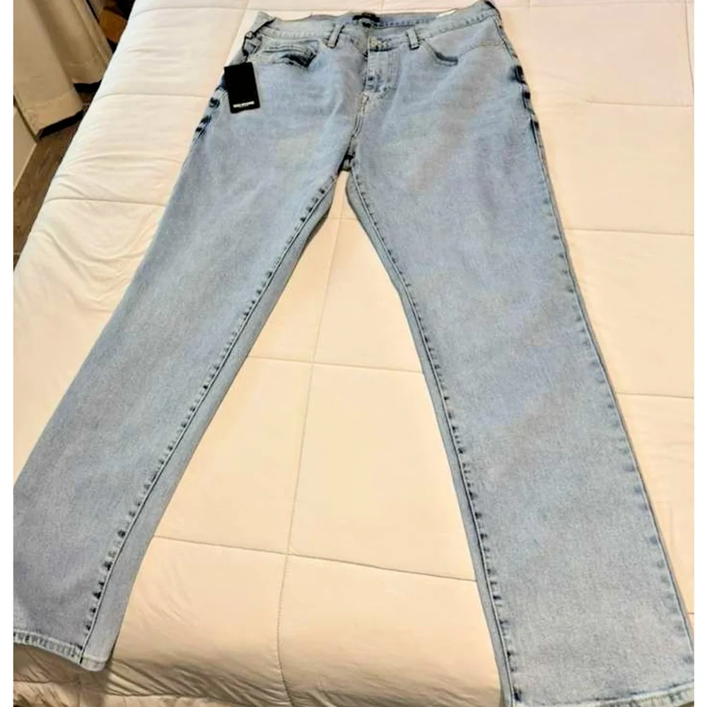 True Religion Men’s Geno SN Slim Relaxed Jeans– Light Shaker Wash –Size 34 NWT
